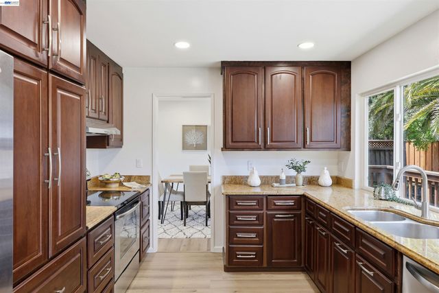 104 Scarboro Pl, San Ramon, CA 94583