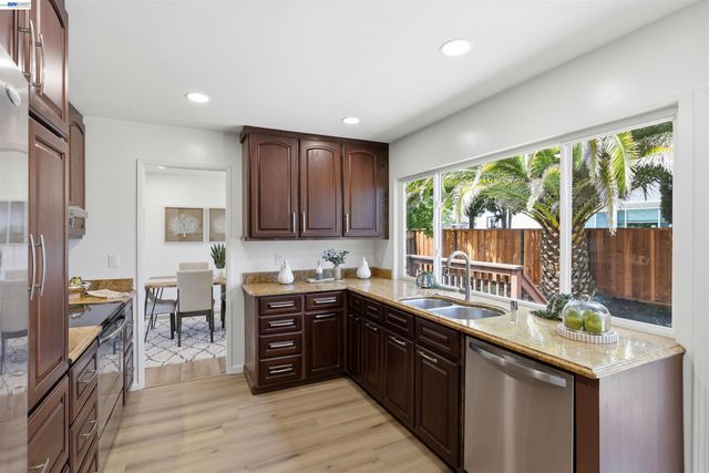 104 Scarboro Pl, San Ramon, CA 94583