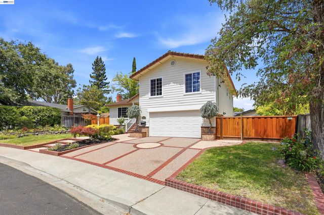 104 Scarboro Pl, San Ramon, CA 94583