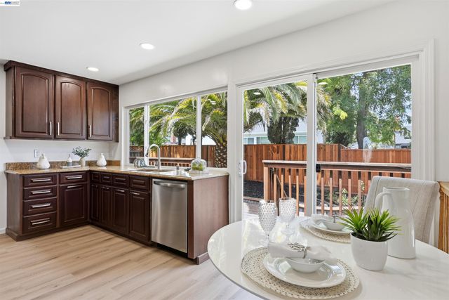 104 Scarboro Pl, San Ramon, CA 94583