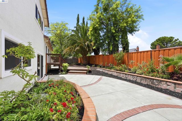 104 Scarboro Pl, San Ramon, CA 94583