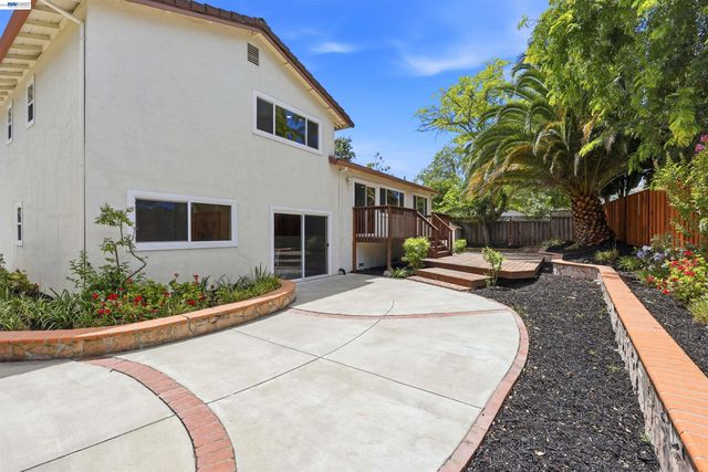 104 Scarboro Pl, San Ramon, CA 94583