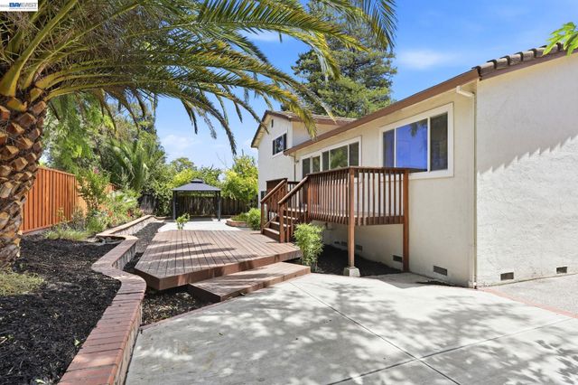 104 Scarboro Pl, San Ramon, CA 94583