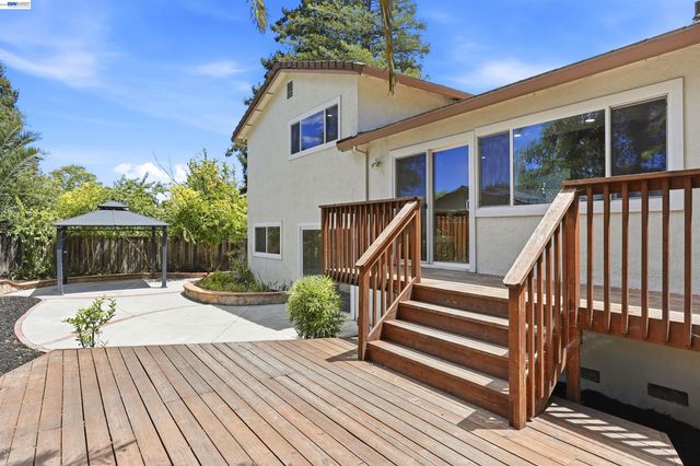104 Scarboro Pl, San Ramon, CA 94583