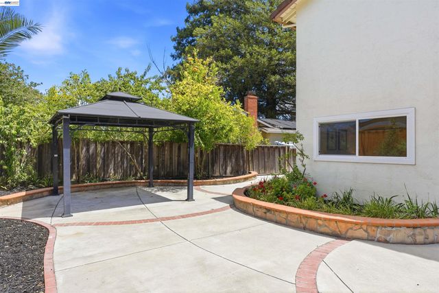 104 Scarboro Pl, San Ramon, CA 94583