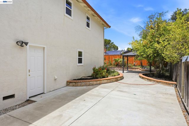 104 Scarboro Pl, San Ramon, CA 94583