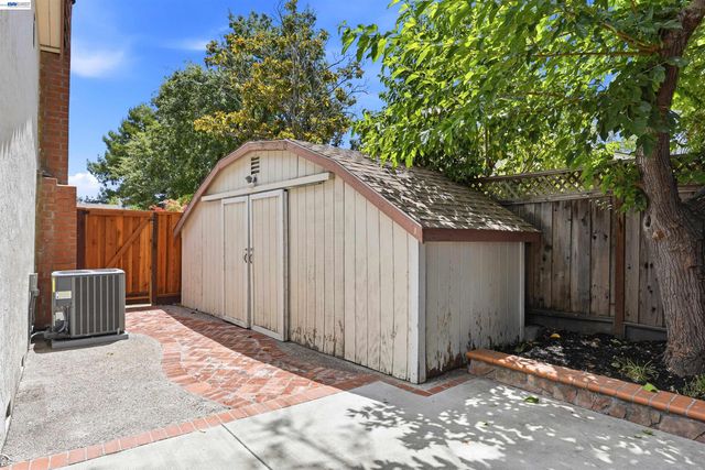 104 Scarboro Pl, San Ramon, CA 94583