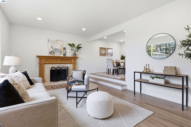 104 Scarboro Pl, San Ramon, CA 94583
