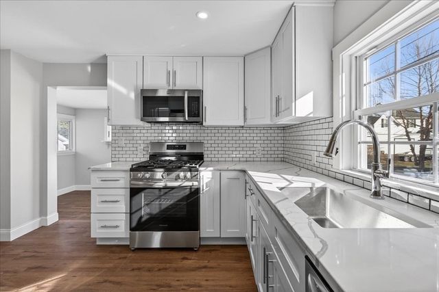 48 Bigelow Ave, Rockland, MA 02370