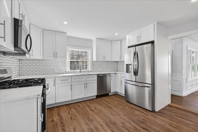 48 Bigelow Ave, Rockland, MA 02370