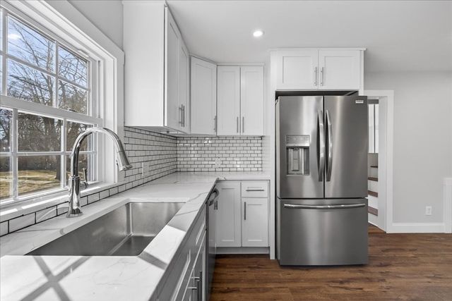 48 Bigelow Ave, Rockland, MA 02370