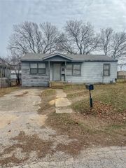 1112 Douglas Street SE, Ardmore, OK 73401