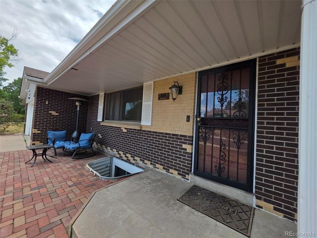 322 S Peoria Cir, Aurora, CO 80012