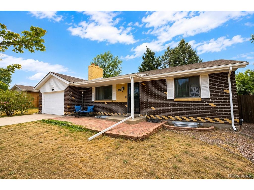 322 S Peoria Cir, Aurora, CO 80012