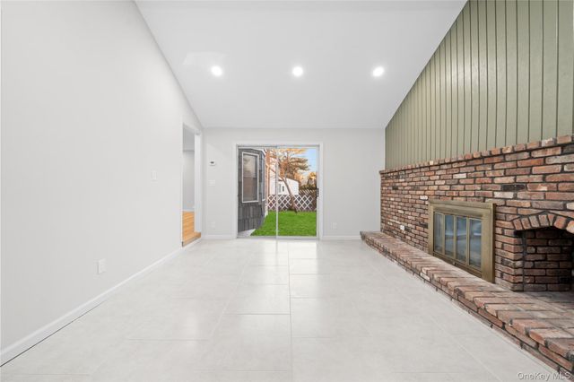 4 Julie Lane, Selden, NY 11784