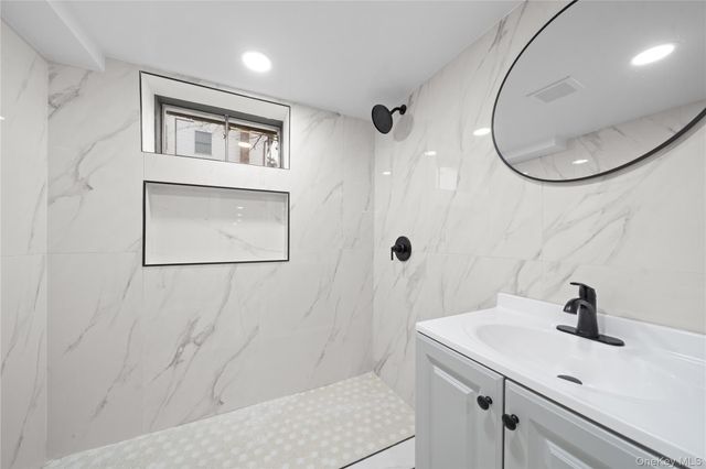 4 Julie Lane, Selden, NY 11784