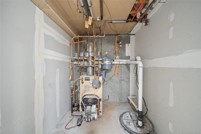 4 Julie Lane, Selden, NY 11784