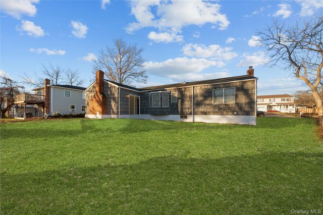 4 Julie Lane, Selden, NY 11784