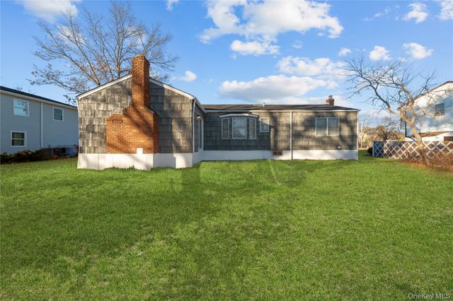 4 Julie Lane, Selden, NY 11784