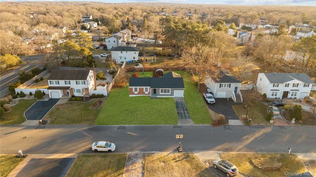 4 Julie Lane, Selden, NY 11784