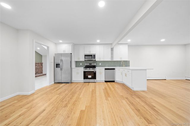 4 Julie Lane, Selden, NY 11784