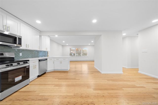 4 Julie Lane, Selden, NY 11784