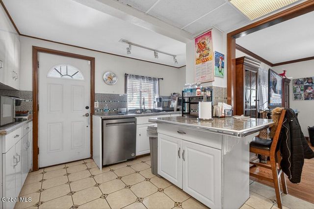 15 Manchester Road, Schenectady, NY 12304