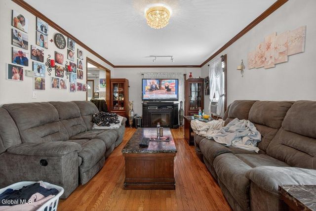 15 Manchester Road, Schenectady, NY 12304