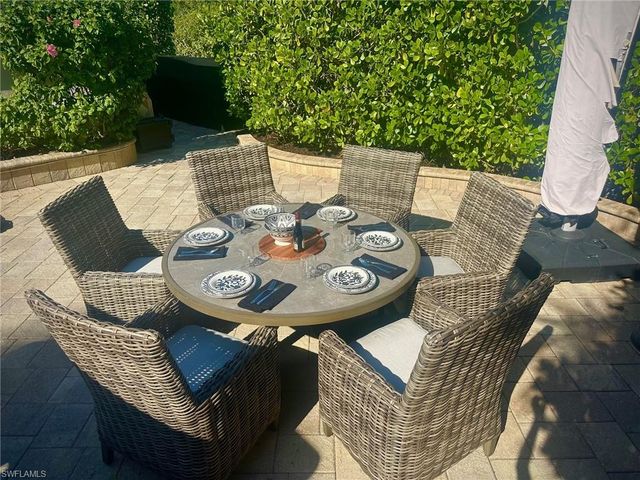 4826 Southern Breeze DR, Naples, FL 34114