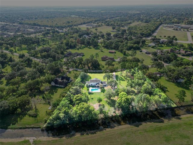 5301 Ryan Acres Drive, Pearland, TX 77584
