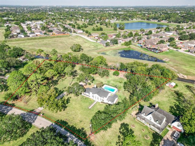 5301 Ryan Acres Drive, Pearland, TX 77584