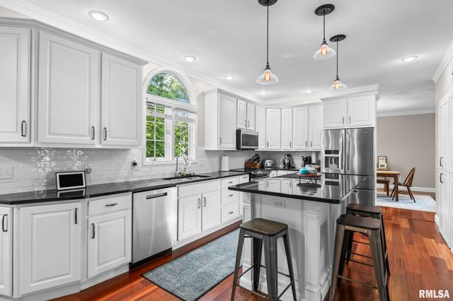 1301 Woods Farm Lane, Springfield, IL 62704