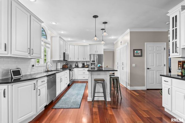 1301 Woods Farm Lane, Springfield, IL 62704