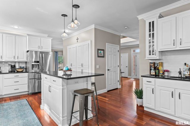 1301 Woods Farm Lane, Springfield, IL 62704