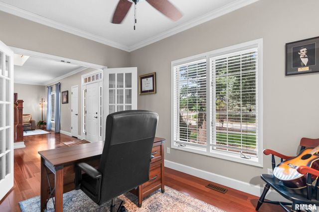 1301 Woods Farm Lane, Springfield, IL 62704