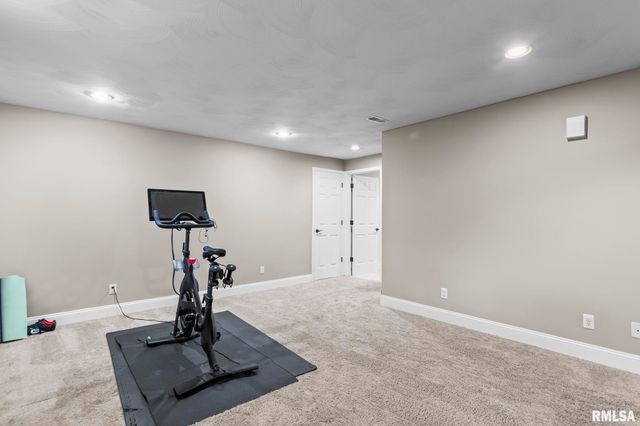 1301 Woods Farm Lane, Springfield, IL 62704
