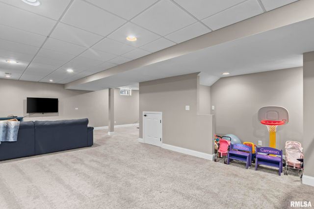 1301 Woods Farm Lane, Springfield, IL 62704