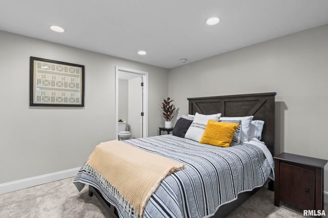1301 Woods Farm Lane, Springfield, IL 62704