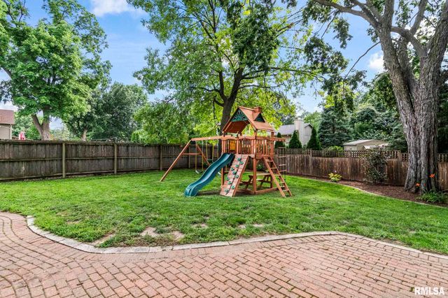 1301 Woods Farm Lane, Springfield, IL 62704