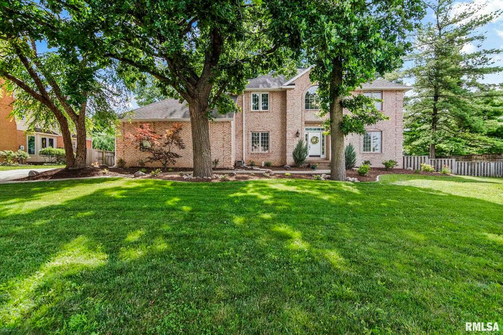 1301 Woods Farm Lane, Springfield, IL 62704