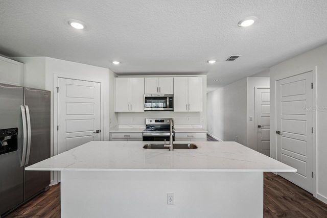 1088 BEAR HAMMOCK DRIVE, Umatilla, FL 32784