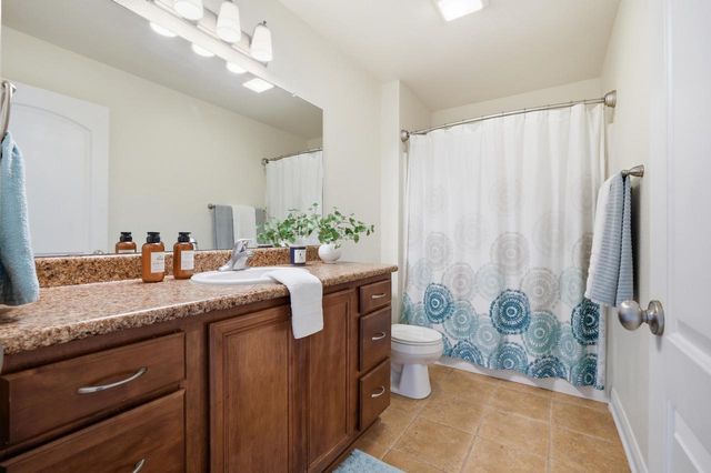 1470 Waters Edge DRIVE, Oconomowoc, WI 53066