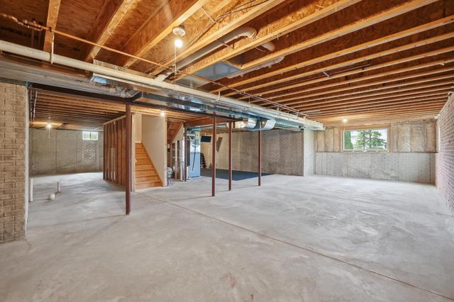 1470 Waters Edge DRIVE, Oconomowoc, WI 53066
