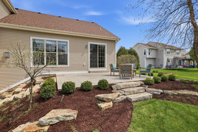 1470 Waters Edge DRIVE, Oconomowoc, WI 53066