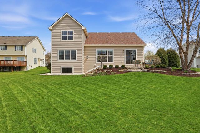 1470 Waters Edge DRIVE, Oconomowoc, WI 53066