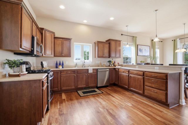 1470 Waters Edge DRIVE, Oconomowoc, WI 53066