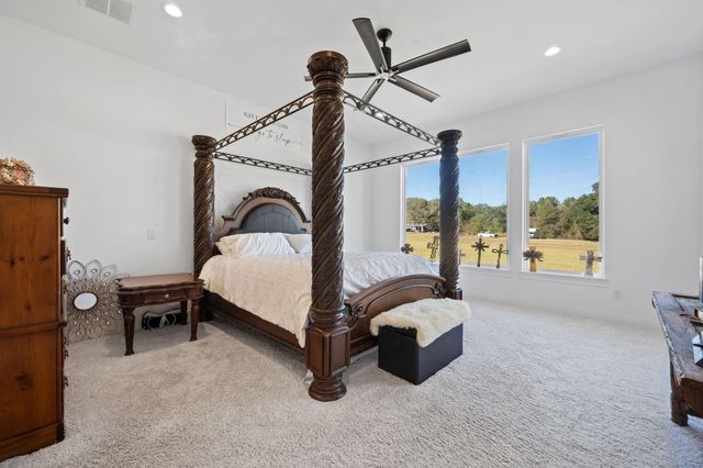 11695 Amberwood Drive, Montgomery, TX 77356