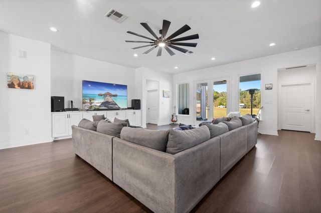 11695 Amberwood Drive, Montgomery, TX 77356