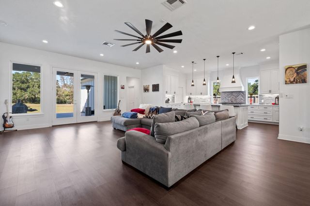 11695 Amberwood Drive, Montgomery, TX 77356