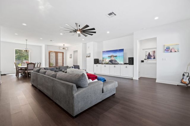 11695 Amberwood Drive, Montgomery, TX 77356